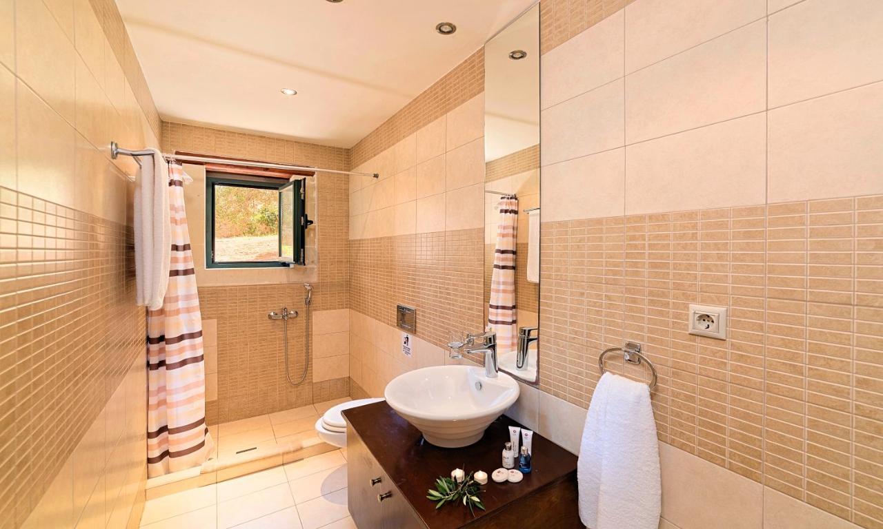 Villa Stelios Private Pool เยโอริยิอูโปลิส ภายนอก รูปภาพ