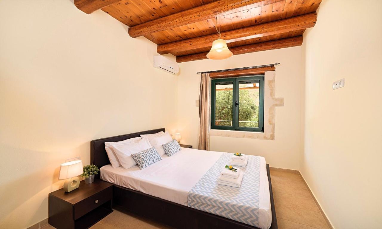 Villa Stelios Private Pool เยโอริยิอูโปลิส ภายนอก รูปภาพ
